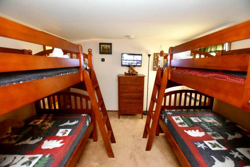 3-Bedroom Vacation Home Steps To Camelback Ski Area Ski-In Ski-Out Crescent Lake المظهر الخارجي الصورة