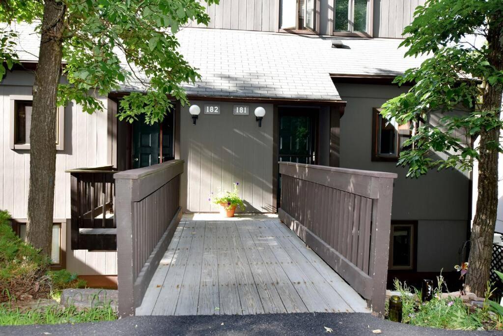 3-Bedroom Vacation Home Steps To Camelback Ski Area Ski-In Ski-Out Crescent Lake المظهر الخارجي الصورة