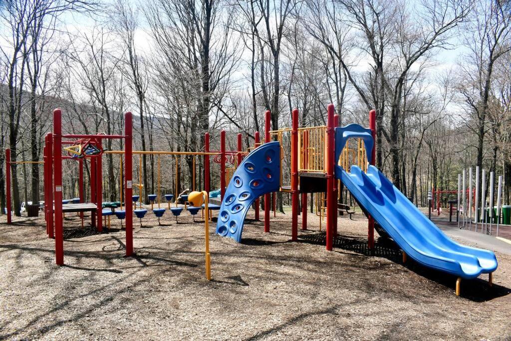 3-Bedroom Vacation Home Steps To Camelback Ski Area Ski-In Ski-Out Crescent Lake المظهر الخارجي الصورة