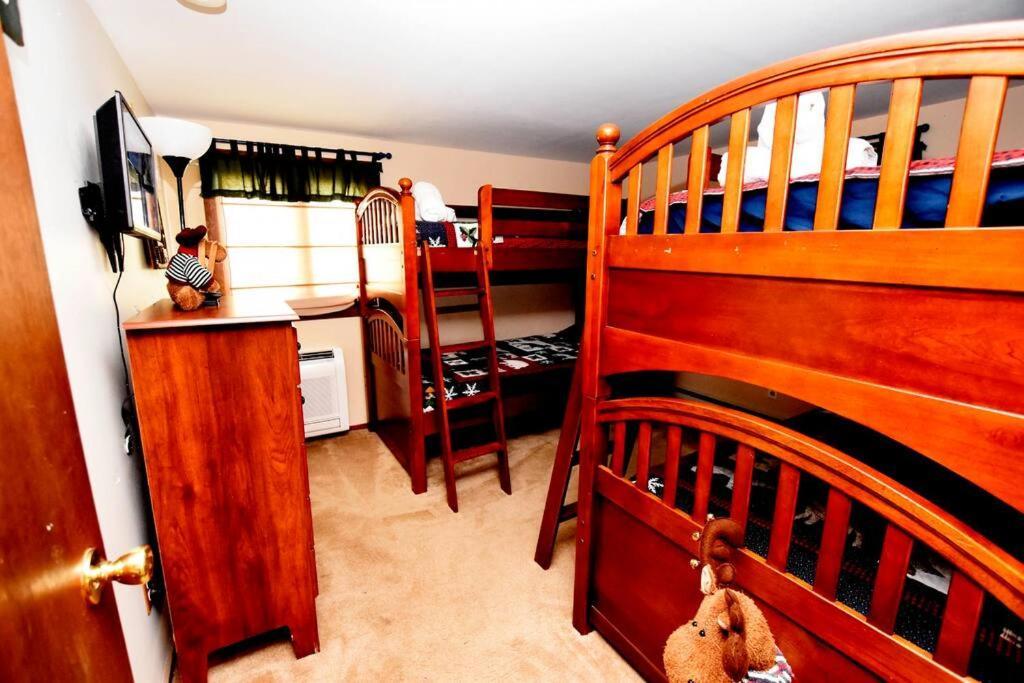 3-Bedroom Vacation Home Steps To Camelback Ski Area Ski-In Ski-Out Crescent Lake المظهر الخارجي الصورة